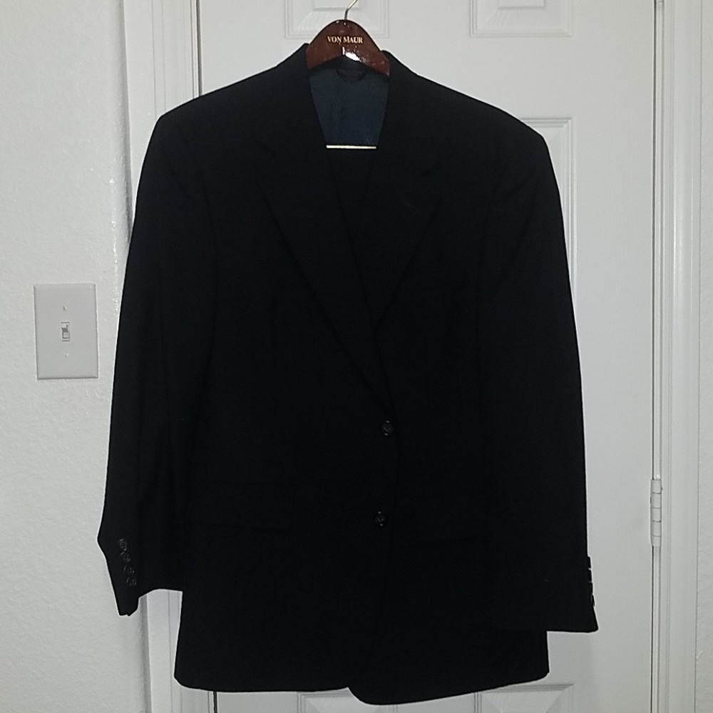 Von Maur Mens suit jacket and suit pants